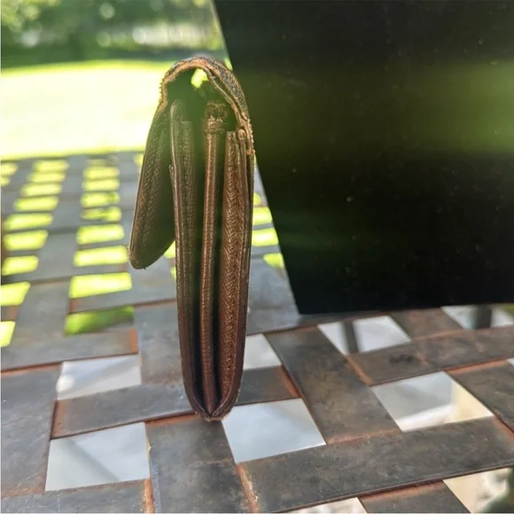 Louis Vuitton Checkered Wallet with Button Closure - Picture 6 of 12